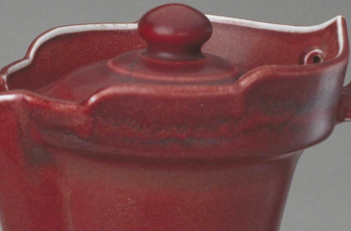 06.3 明代 宣德 明宣德霁红釉僧帽壶4.jpg