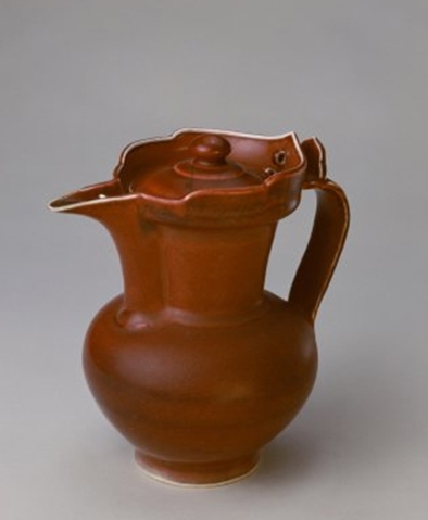 06.3 明代 宣德 鲜红釉僧帽壶1.jpg