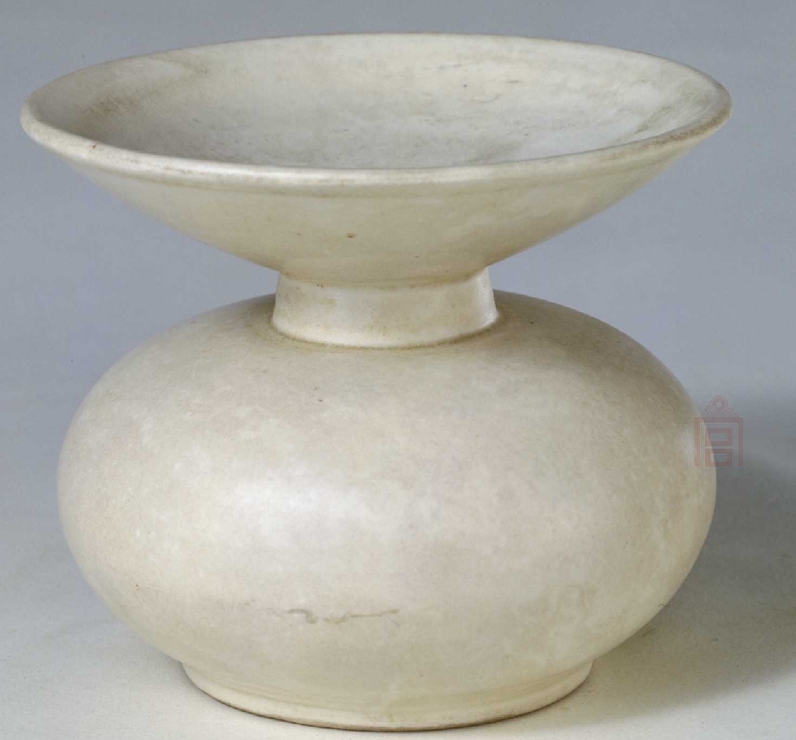01 唐代 白釉奓斗.jpg