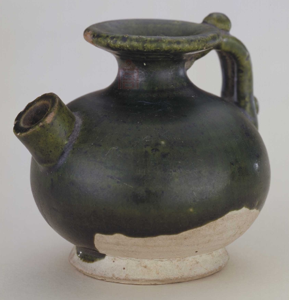 01 唐代 巩义窑绿釉小壶_2.jpg