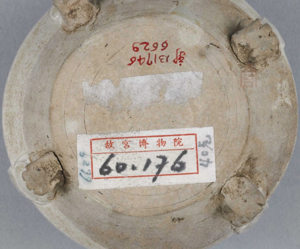 01 唐代 青釉四足罐_1.jpg