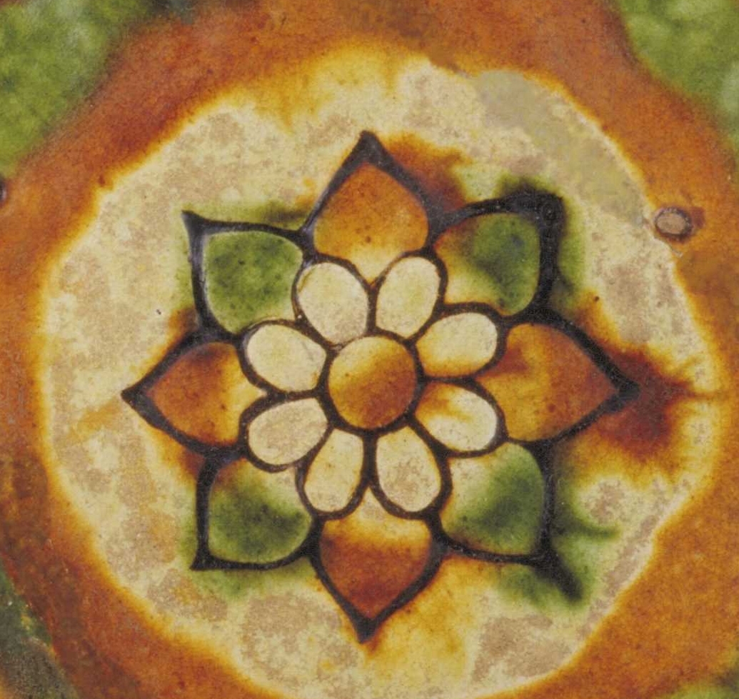 01 唐代 三彩花瓣式三足盘_6.jpg