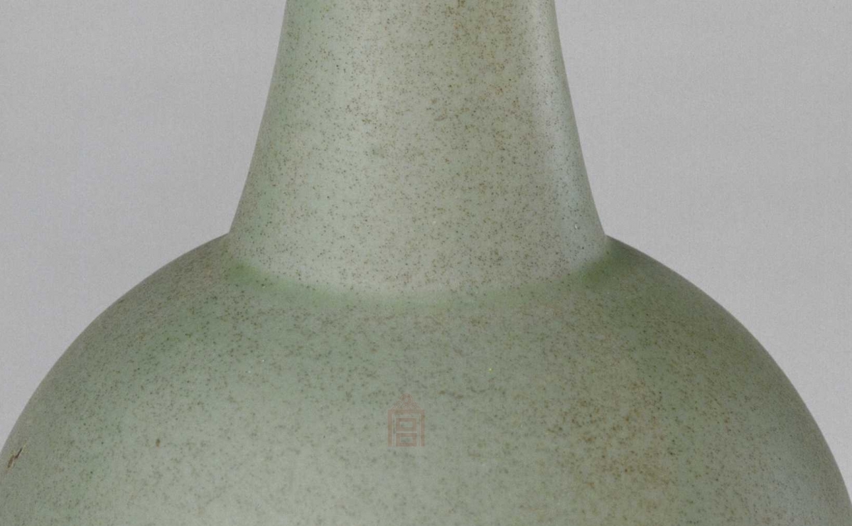 01 唐代 越窑青釉直颈瓶_2.jpg