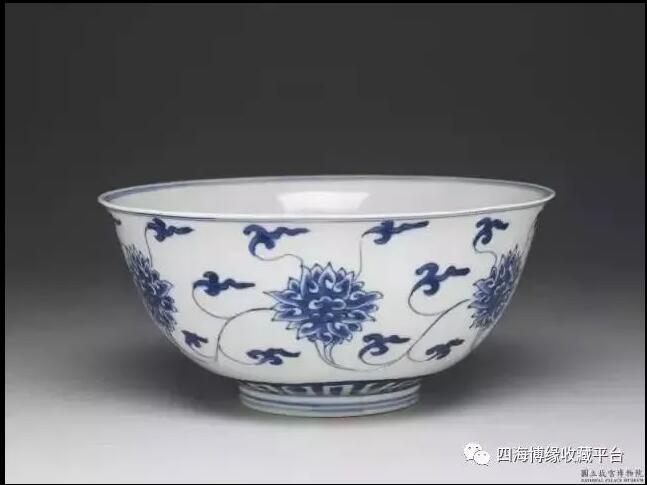 清 康熙 青花缠枝番莲碗·台北故宫博物院藏.jpg