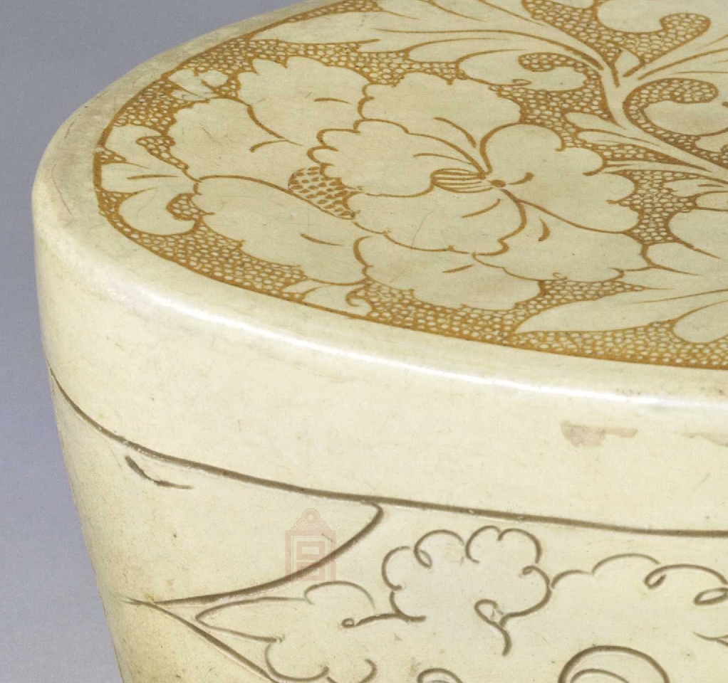 02 宋代 白釉珍珠地划花折枝牡丹纹枕_03.jpg