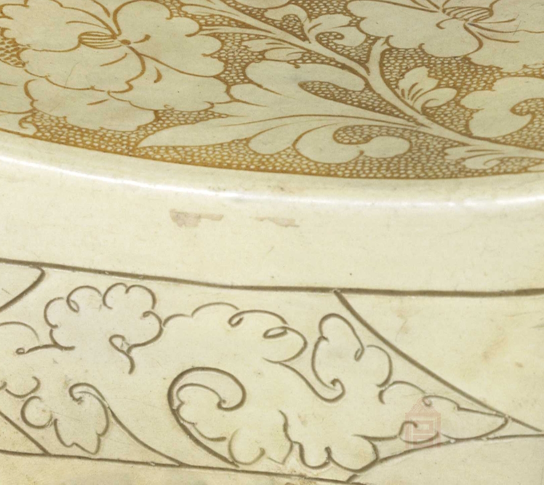 02 宋代 白釉珍珠地划花折枝牡丹纹枕_05.jpg