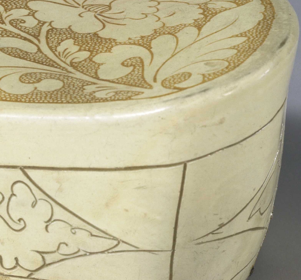 02 宋代 白釉珍珠地划花折枝牡丹纹枕_06.jpg