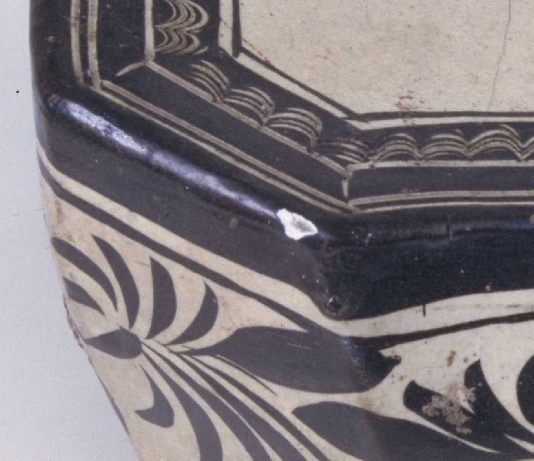 02 宋代 磁州窑白地黑花“镇宅”铭狮纹枕_10.jpg