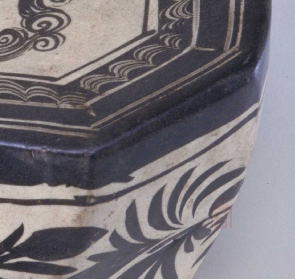 02 宋代 磁州窑白地黑花“镇宅”铭狮纹枕_11.jpg