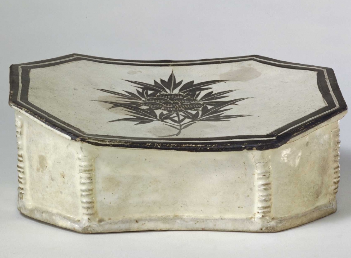 02 宋代 磁州窑白地黑花八方枕004.jpg