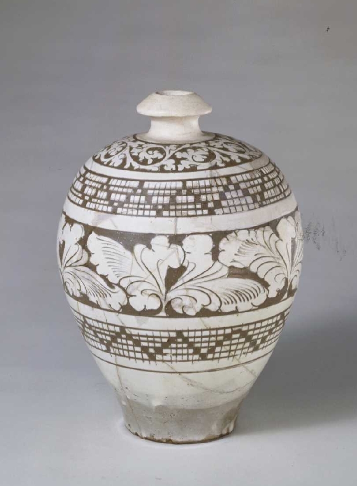 02 宋代 当阳峪窑白釉剔花瓶_4.jpg