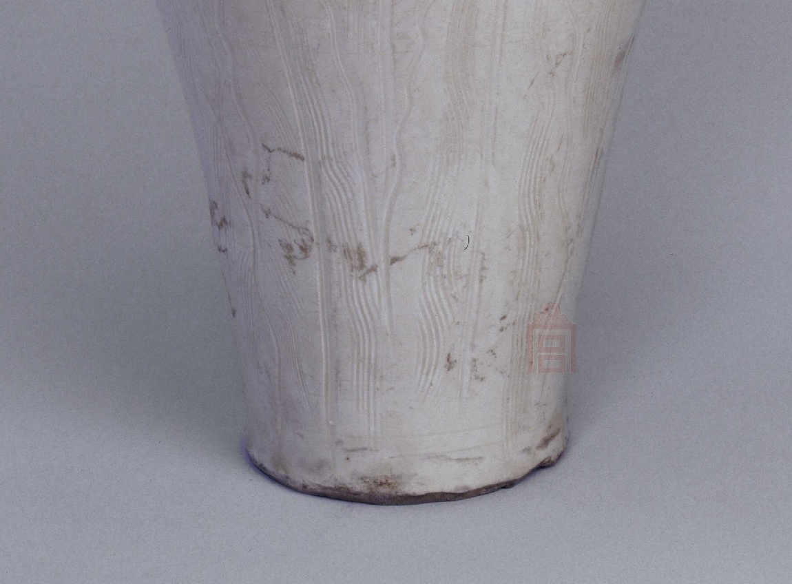 02 宋代 定窑白釉刻花花卉纹梅瓶_03.jpg