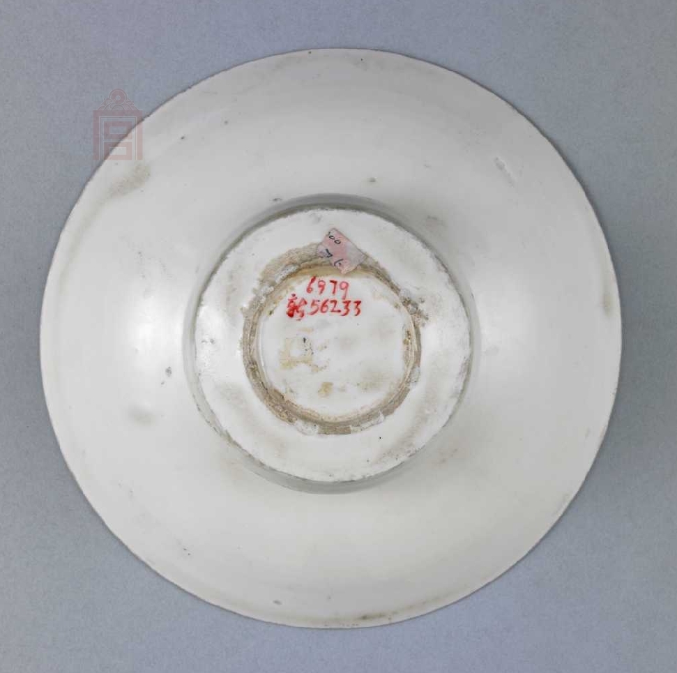 02 宋代 定窑白釉刻花花卉纹唾盂_01.jpg