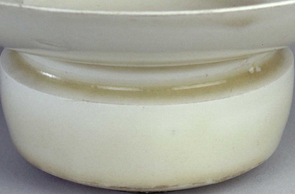 02 宋代 定窑白釉刻花花卉纹唾盂_05.jpg