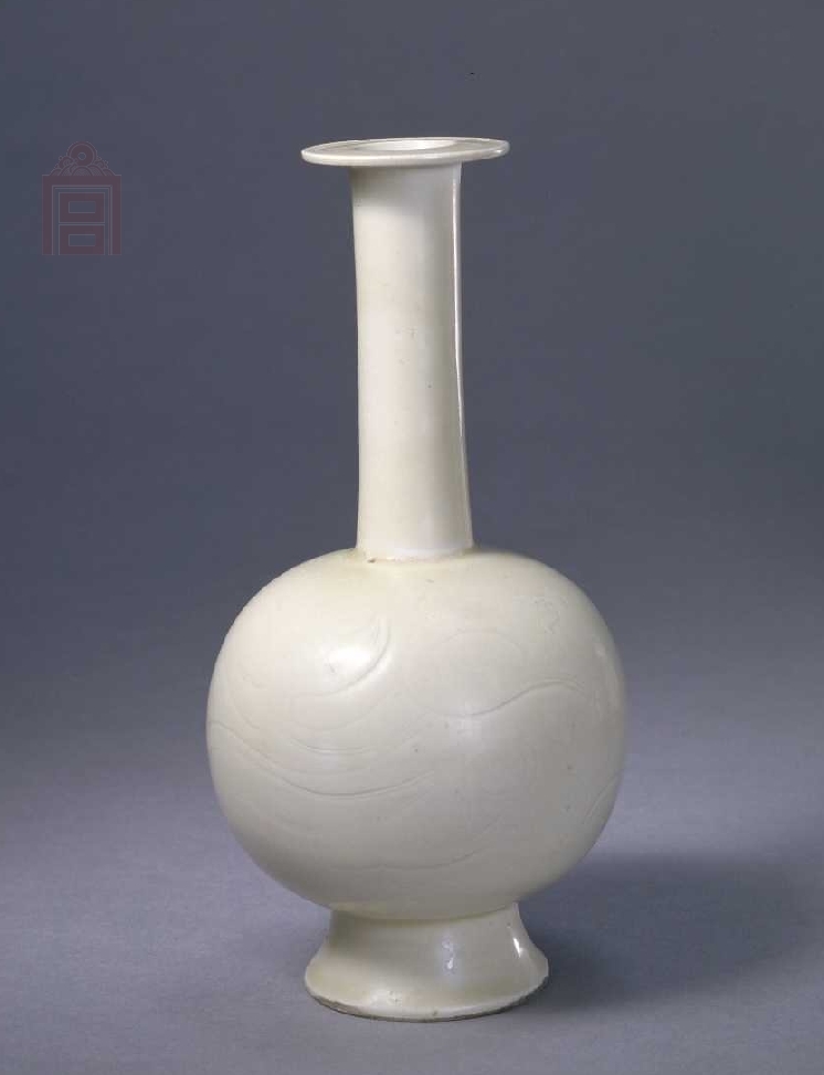 02 宋代 定窑白釉刻花直颈瓶_2.jpg