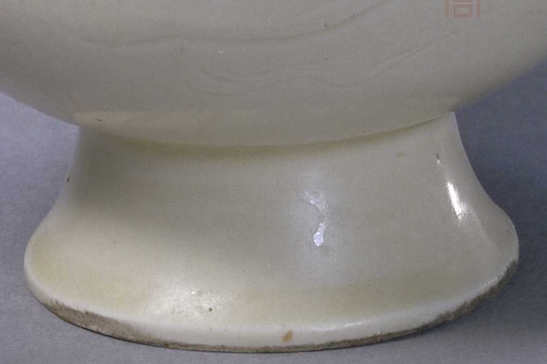 02 宋代 定窑白釉刻花直颈瓶_1.jpg