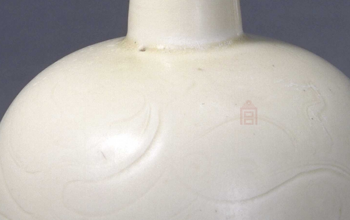 02 宋代 定窑白釉刻花直颈瓶_6.jpg