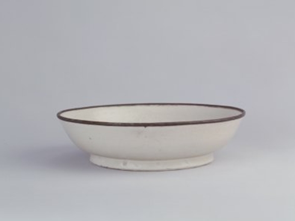 02 宋代 定窑白釉印花菊凤纹盘_3.jpg