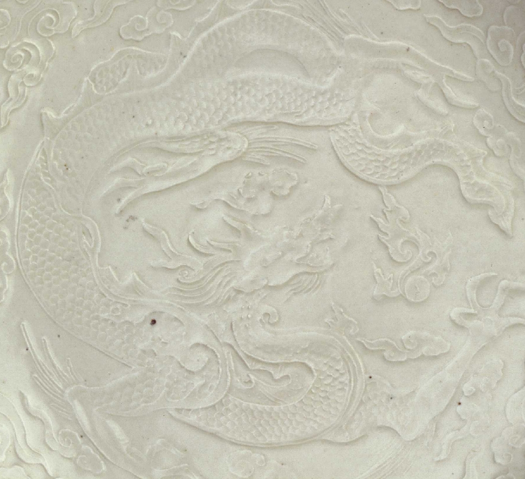 02 宋代 定窑印花螭龙纹盘_3.jpg