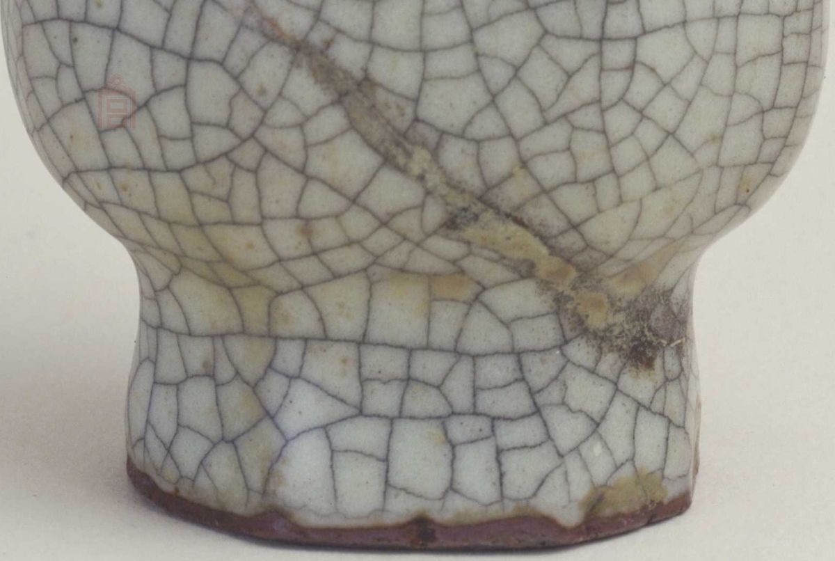 02 宋代 哥窑八方贯耳扁瓶_3.jpg