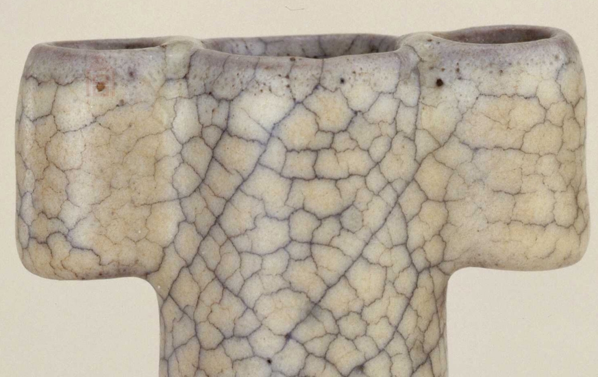 02 宋代 哥窑青釉贯耳瓶_06.jpg