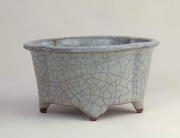 02 宋代 哥窑青釉海棠式花盆_4.jpg