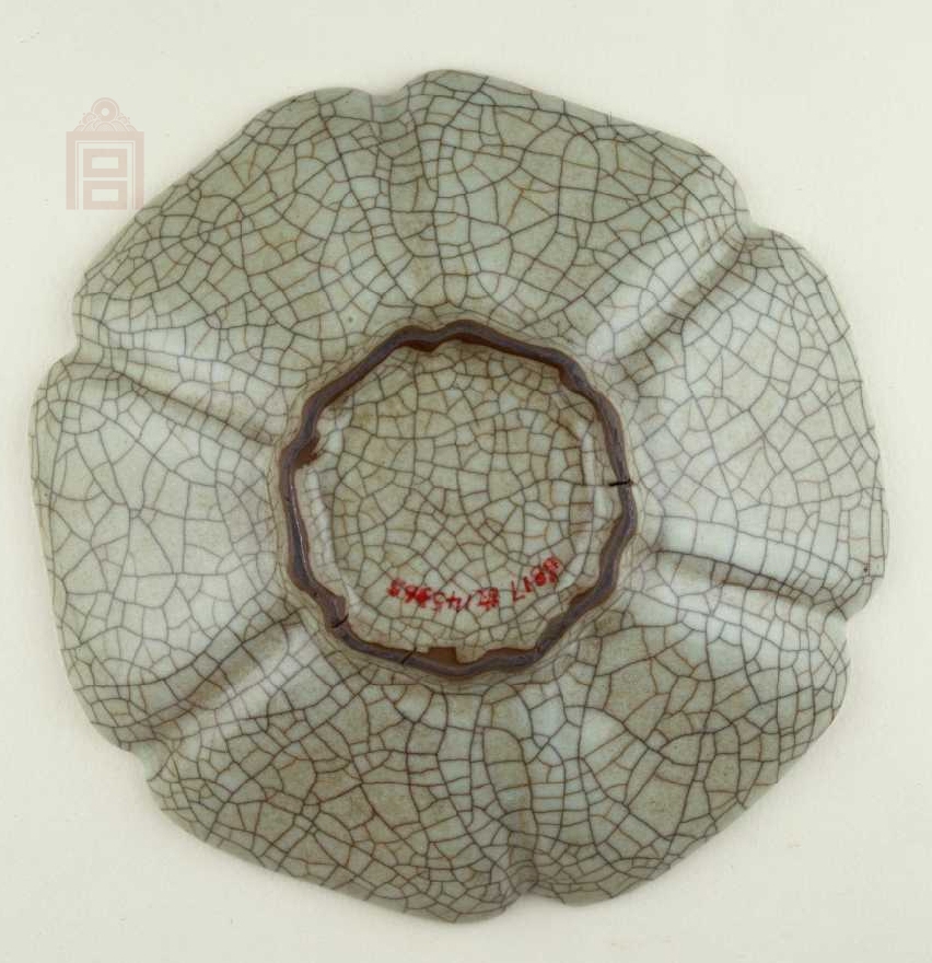02 宋代 哥窑青釉葵瓣口盘_02.jpg
