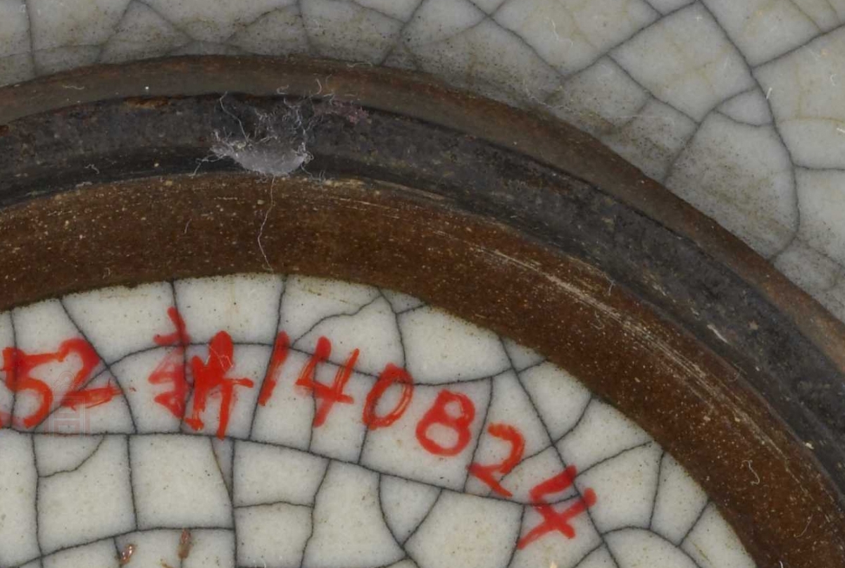 02 宋代 哥窑青釉弦纹瓶_09.jpg