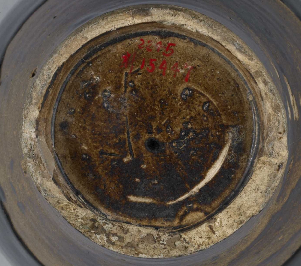 02 宋代 黑釉凸线纹瓶_02.jpg