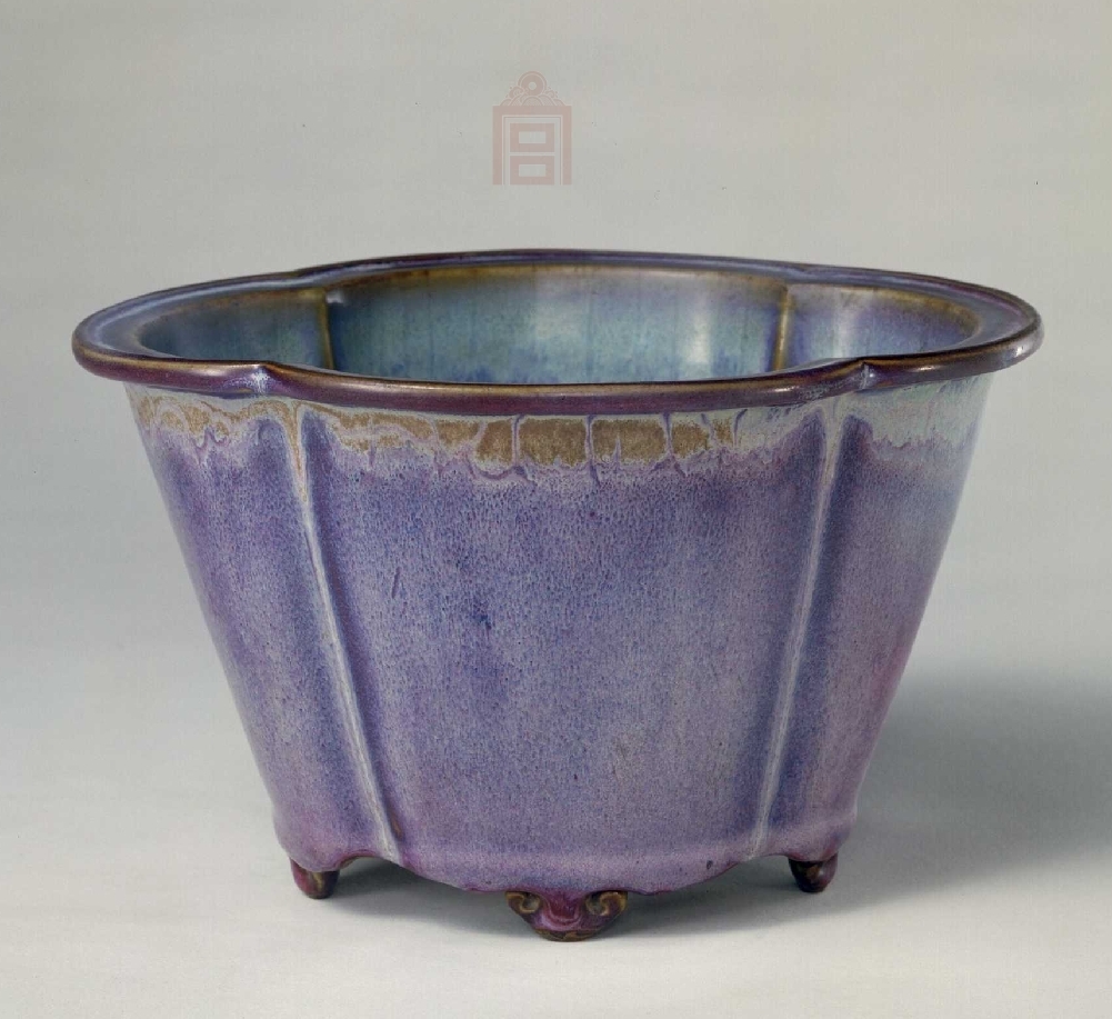 02 宋代 钧窑玫瑰紫釉海棠式花盆托_01.jpg