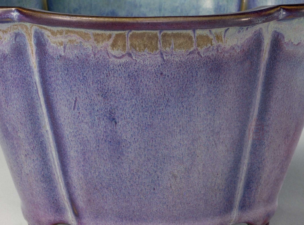 02 宋代 钧窑玫瑰紫釉海棠式花盆托_05.jpg