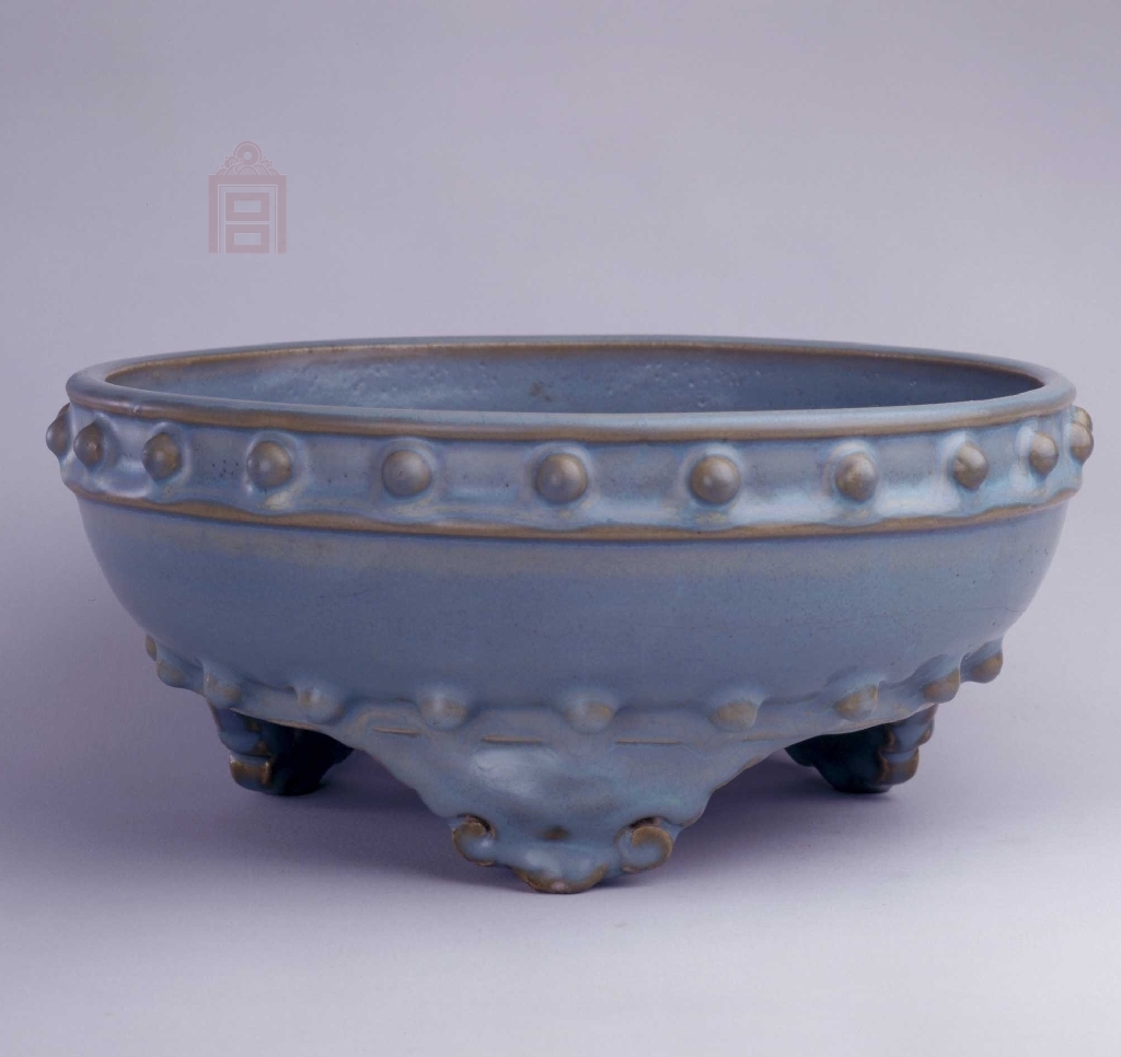 02 宋代 钧窑天蓝釉鼓钉三足花盆托_01.jpg