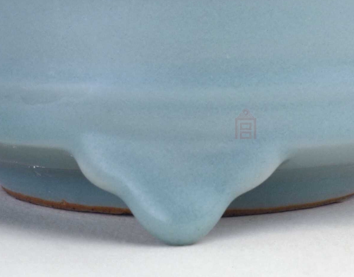02 宋代 龙泉窑青釉弦纹三足炉_06.jpg