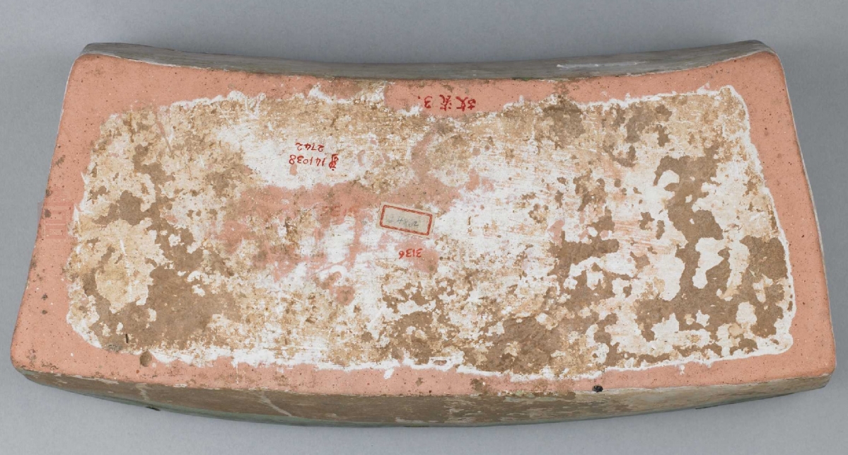 02 宋代 三彩剔划花兔纹枕_01.jpg