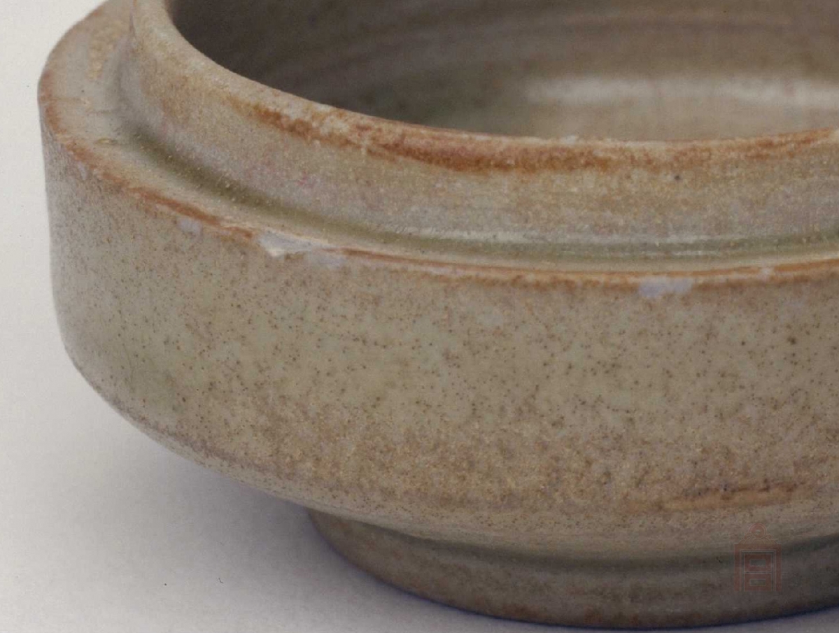 02 宋代 余杭窑青釉菊花小盒_4.jpg