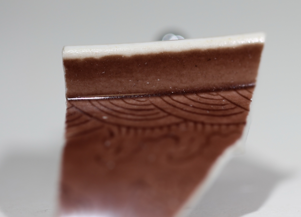 【御瓷】清乾隆茄皮紫釉暗刻龙纹瓷碗 NO.7631