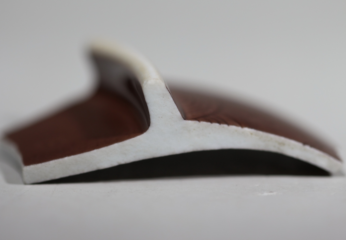 【御瓷】清乾隆茄皮紫釉暗刻龙纹瓷碗 NO.7631