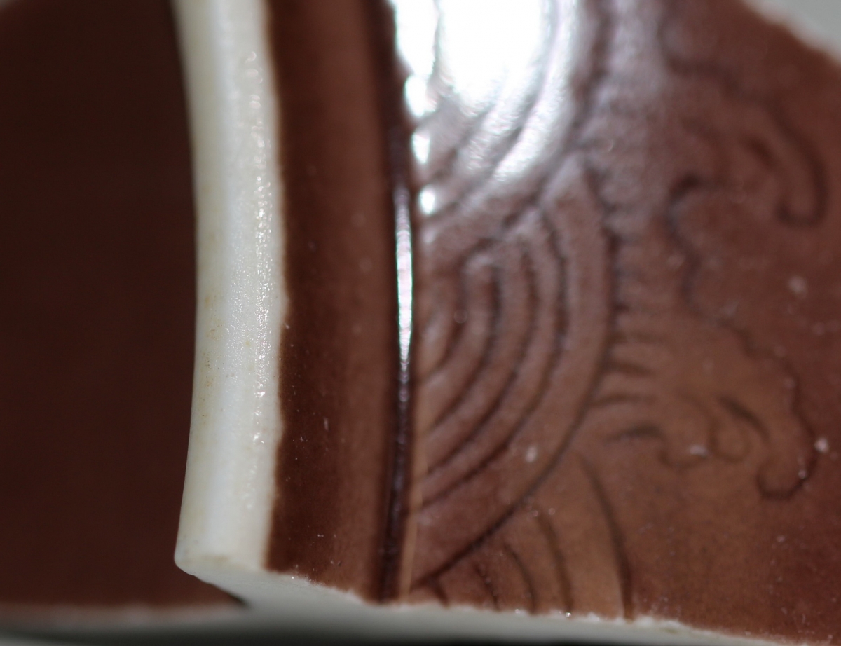 【御瓷】清乾隆茄皮紫釉暗刻龙纹瓷碗 NO.7631