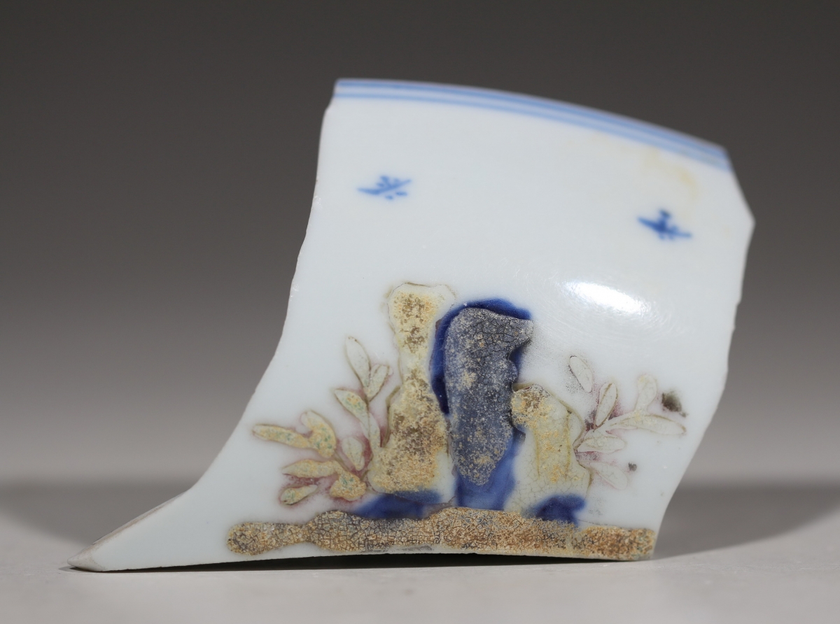 清·康熙 五彩洞石花蝶 NO.7917