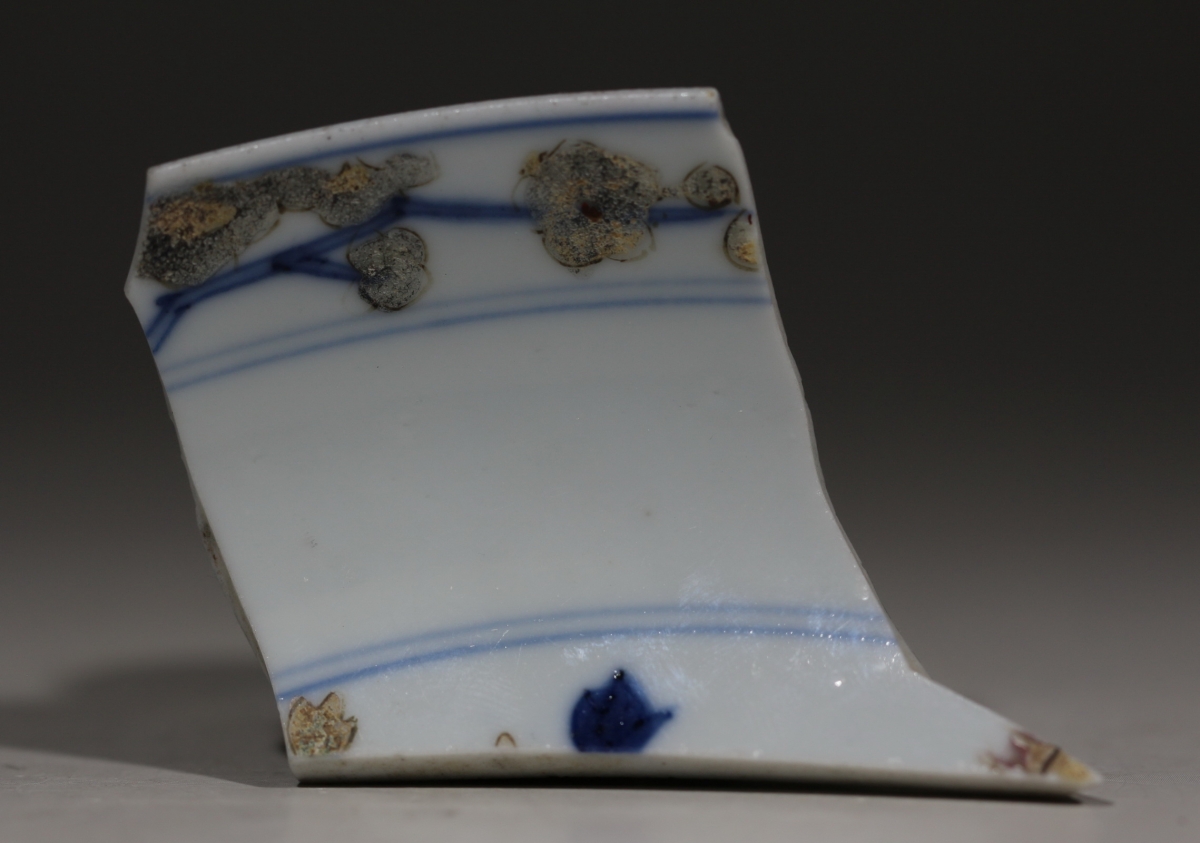 清·康熙 五彩洞石花蝶 NO.7917