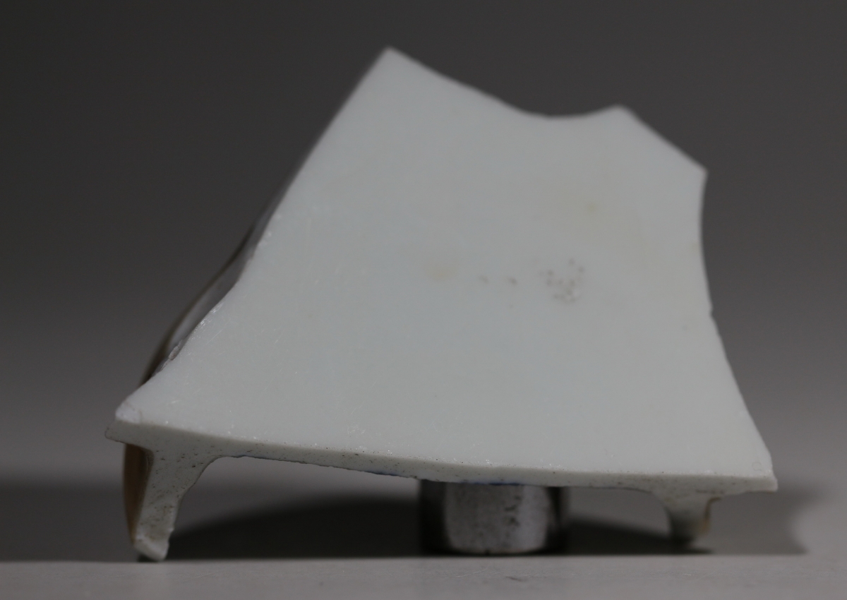  清· 康熙 米黄底釉 大明成化年制 寄托款 NO.7948