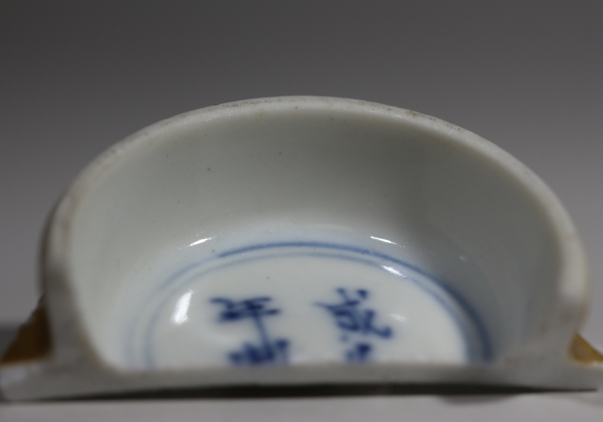  清· 康熙 米黄底釉 大明成化年制 寄托款 NO.7948