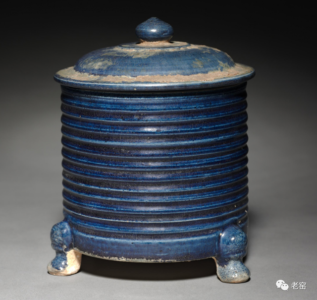 唐·三彩蓝釉旋纹奁式炉  美国克利夫兰博物馆藏