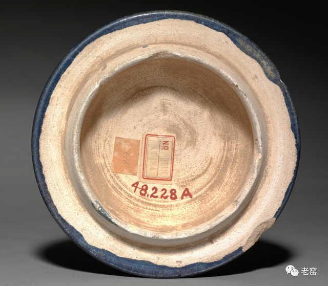 唐·三彩蓝釉旋纹奁式炉  美国克利夫兰博物馆藏