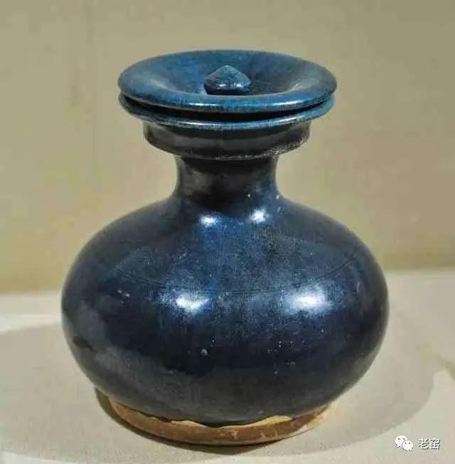 唐·巩县窑蓝釉盖壶 美国大都会博物馆藏
