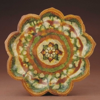 唐代 三彩花瓣式三足盘| 故宫博物院