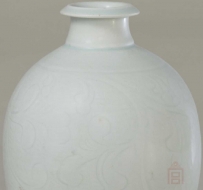 宋代 景德镇窑青白釉刻花梅瓶|故宫