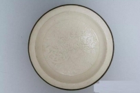 宋代 定窑白釉刻花牡丹纹盘  故宫博物院