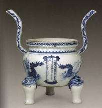 清康熙元年青花双龙戏珠纹三足香炉|故宫博物院藏