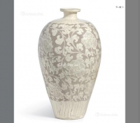 北宋 磁州窑白釉剔缠枝牡丹纹梅瓶556万